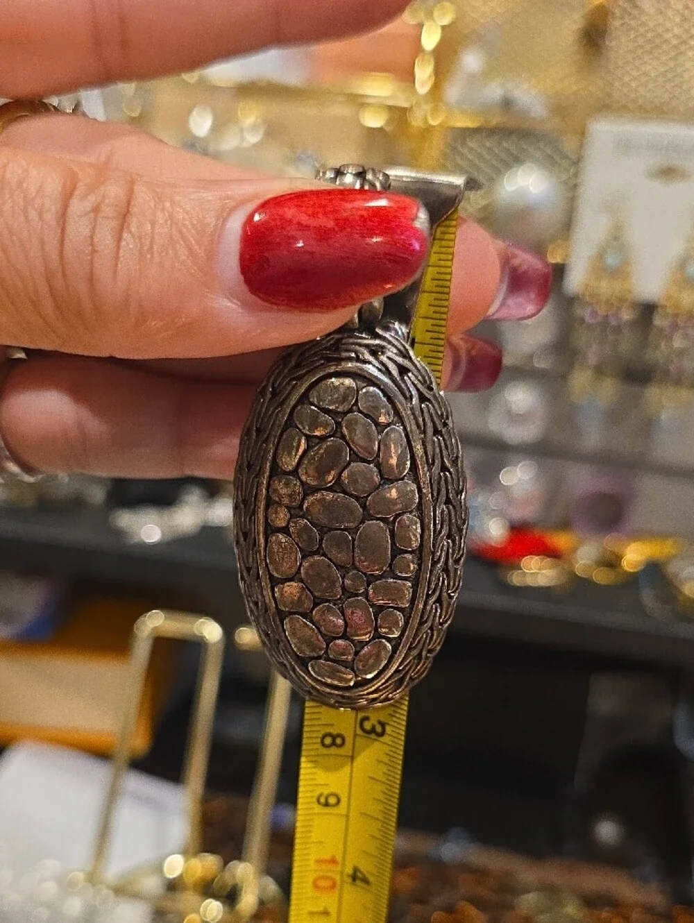Antique Silver-Tone Textured Oval Pendant for Reptile Habitat Décor